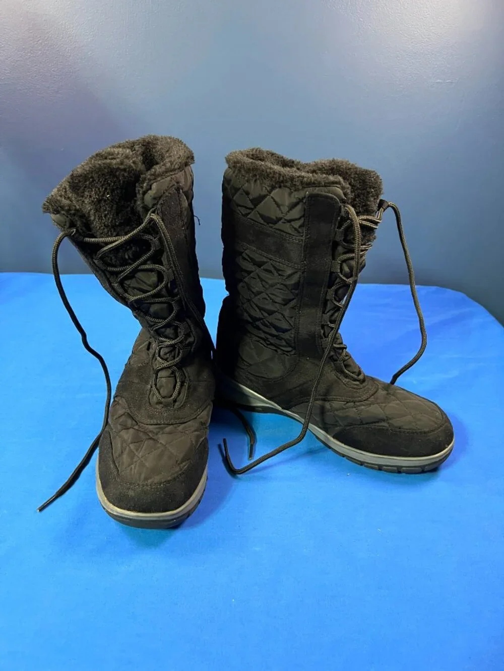 Share Itasca Women’s Snow Boots Size 9